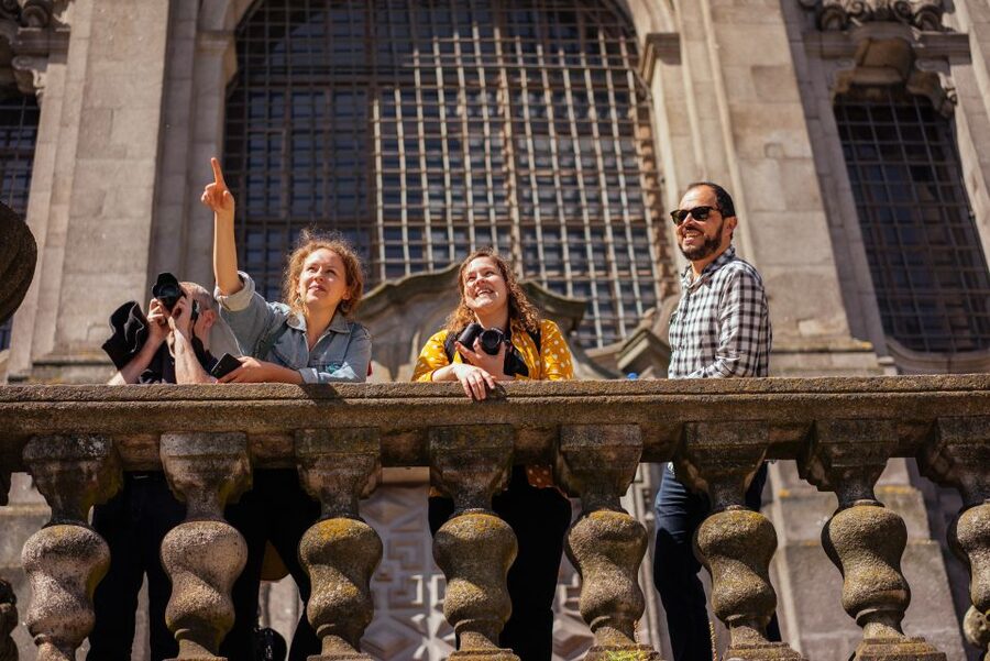 Porto PRIVATE TOUR With Locals: Highlights & Hidden Gems - Meeting at Praça de Gomes Teixeira, Then Into Real Porto
