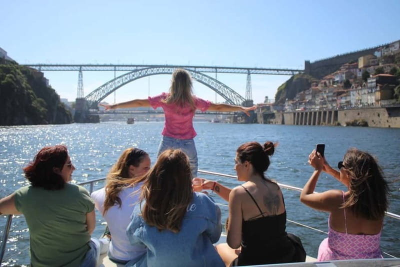 Porto: Private Yacht Tour with Wine, Snacks & 6 Bridges - Passing the 6 Bridges, How the Douro Changes Porto