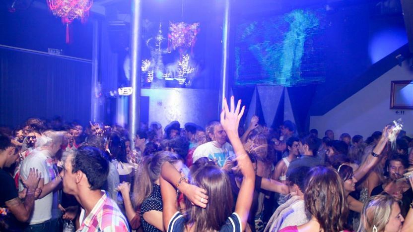 Porto: Pub Crawl with 6 Drinks and VIP Club Entry - Pace, timing, and how to avoid a rough night