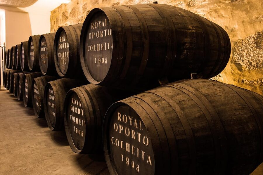 Porto: Royal Oporto Tour na Real Companhia Velha - Getting Up to the Cellars Without Surprises