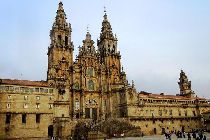 Porto: Santiago de Compostela and Valença do Minho Day Trip - Porto to Santiago, cross the border without stress