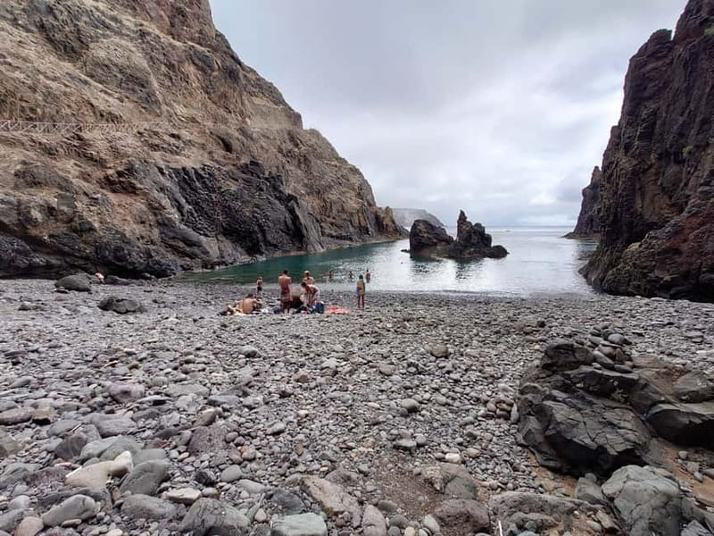 Porto Santo: Island Highlights 4x4 Tour with Hotel Transfers - Pickup at 11:00, and Why the Timing Works From Both Sides