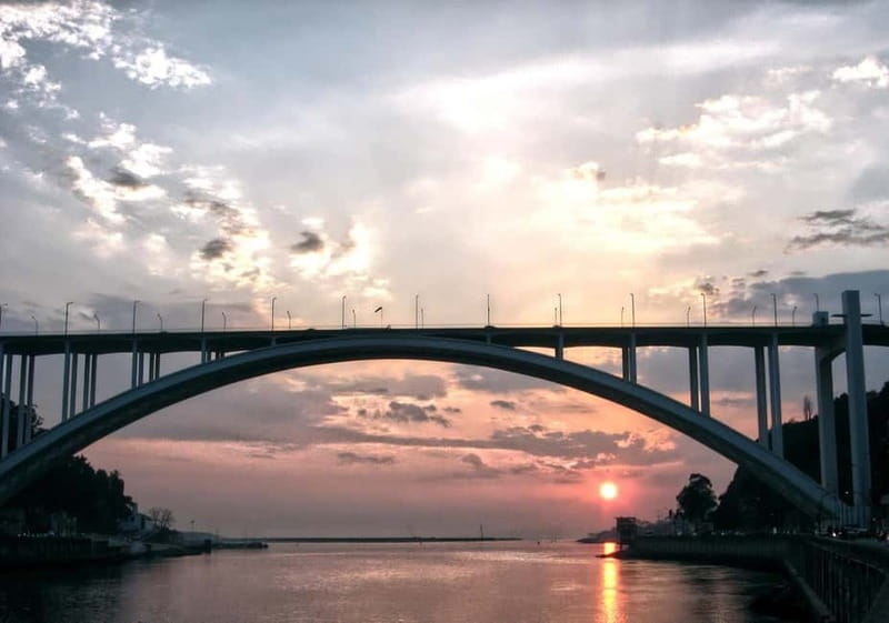 Porto: Sunset Cruise on the Douro River & Iconic Bridges - Golden hour on the Douro: why this beats a regular stroll
