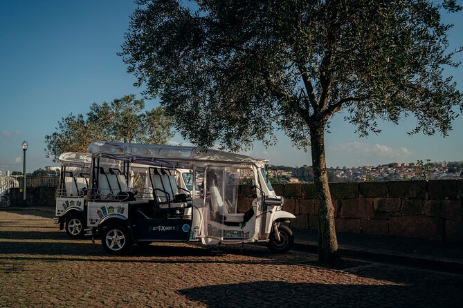 Porto Tuk Tuk: Clérigos, Seaside & Viewpoints - with Options - Key highlights to look for