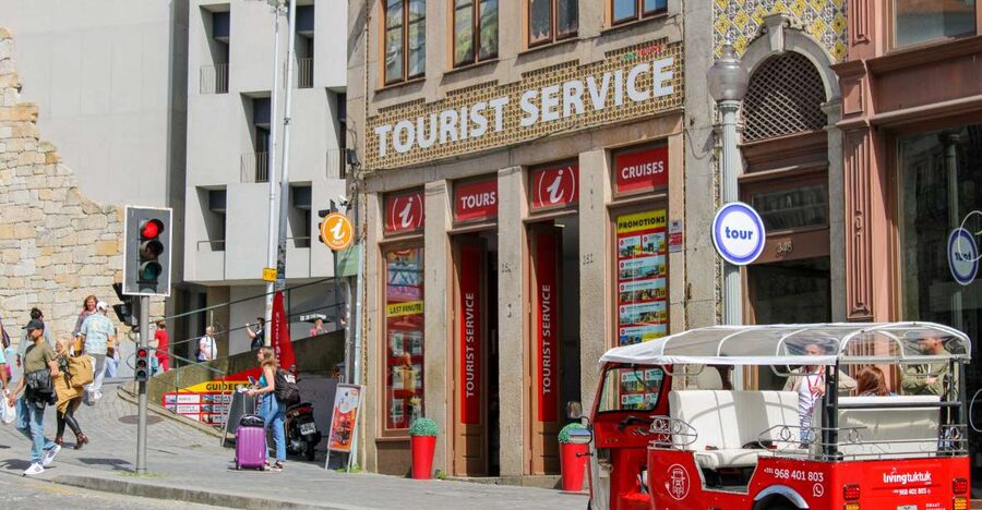 Porto: Tuk-Tuk Tour, Douro River Cruise, and Wine Tasting - Entering Porto by tuk-tuk, starting at Largo Actor Dias