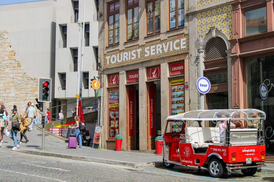 Porto: Tuk-Tuk Tour, Douro River Cruise, and Wine Tasting - How the guide sets you up for the Douro River without rushing you