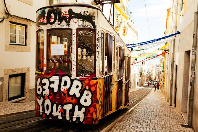 Private City Kickstart Tour: Lisbon - Lisbon Cathedral and Miradouro de Santa Luzia: the viewpoints that stick