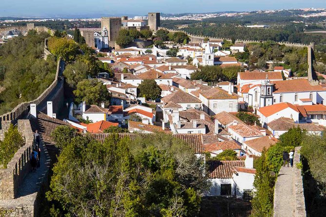 Private Day Tour With Guide to Fatima, Batalha, Nazaré and Obidos - Stop 1: Basilica de Nossa Senhora do Rosário de Fátima, plus a guided orientation