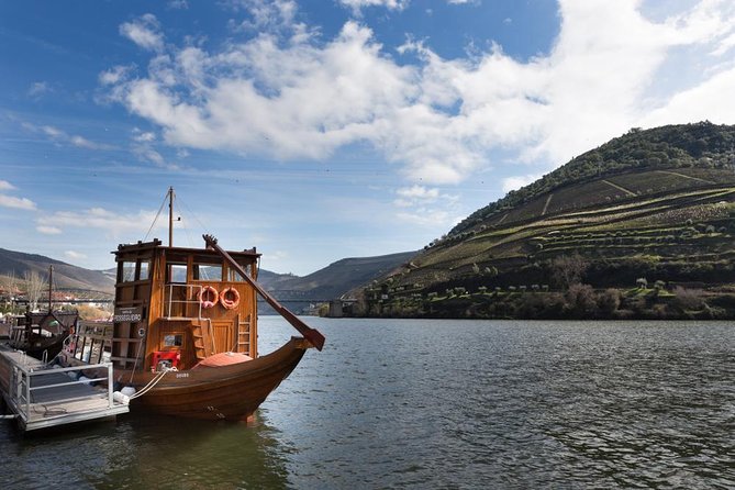 Private Douro Valley Wine Tour: 2 Wine Estates, Lunch and Cruise - Second winery estate tasting: the vineyard-to-bottle walkthrough and three wine tasting