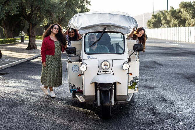 Private Half-Day Eco Tuk Tuk Tour in Lisbon - Price and value: what $135.50 buys you in real time