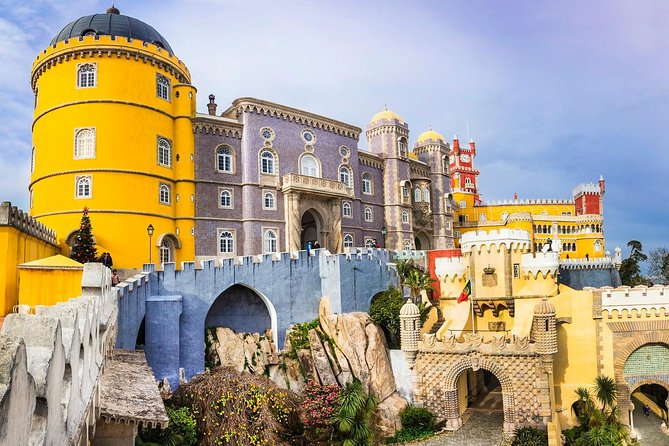 Private Half Day Tour to Sintra and Pena Palace from Lisbon - Castelo dos Mouros: Moorish walls, cistern views, and quick castle time