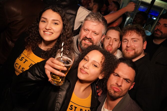 Private Pub Crawl in Lisbon - Stop 1 in Chiado area: a 15-minute reset