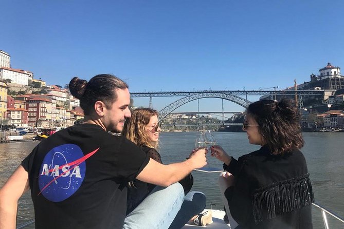 Private tasting in the Douro (1 to 7 people) on a yacht for yourself - Private Douro yacht tasting from Porto: why this works
