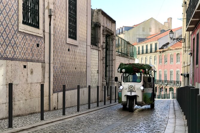 Private tuk tuk tour in old city Lisbon (Standard-1h30) - Key highlights worth planning around