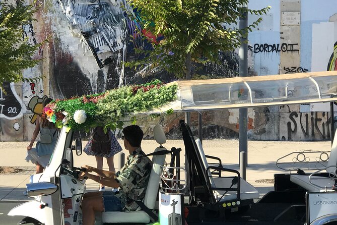 Private tuk tuk tour in old city Lisbon (Standard-1h30) - Sé de Lisboa and the cathedral stop that adds real texture