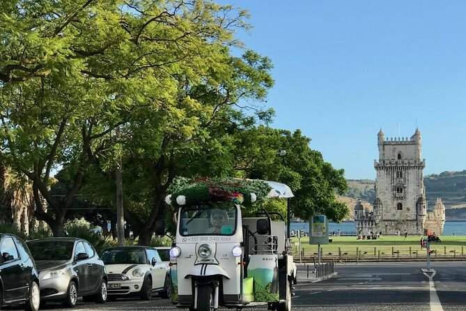 Private tuk tuk tour in old city Lisbon (Standard-1h30) - Senhora do Monte: the second miradouro that wraps the tour up