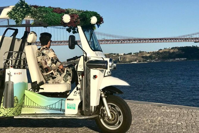 Private tuk tuk tour in old city Lisbon (Standard-1h30) - Praça do Comércio and the Tagus River panorama you will remember