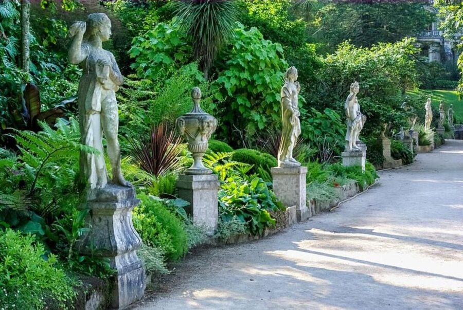 Quinta da Regaleira Skip-the-Ticket-Line Entry & Audioguide - Smartphone Audio Guide Setup, Headphones, and Language Coverage