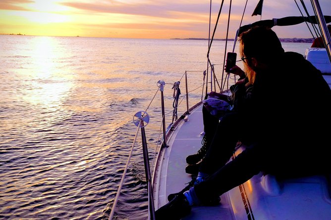 Relaxing Sailboat Cruise along the Tagus - Why this Tagus cruise feels better than a normal city walk