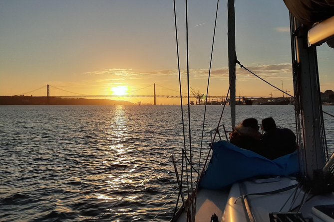 Relaxing Sailboat Cruise along the Tagus - Meeting at Doca de Santo Amaro: get your bearings fast