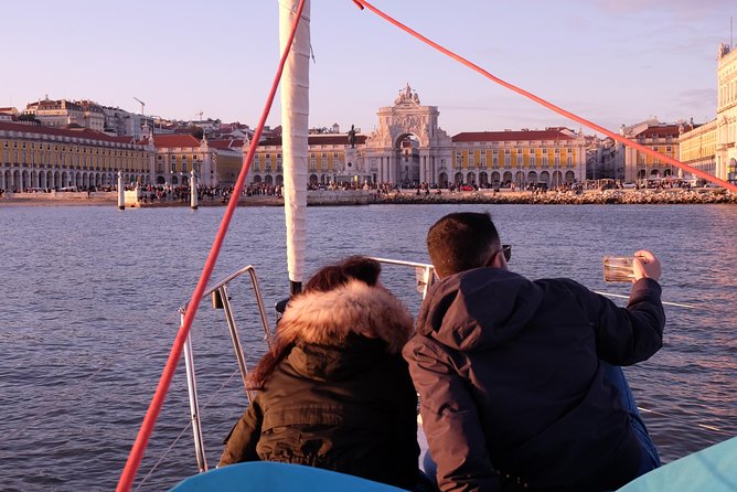 Relaxing Sailboat Cruise along the Tagus - How sailing on the Tagus fits Lisbon’s weather reality