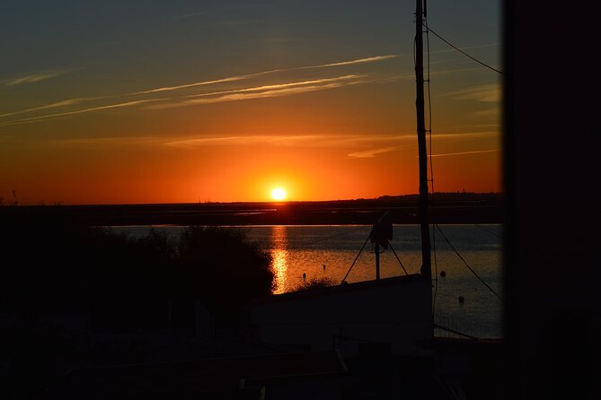 Ria Formosa & Ilhas: Sunset Boat Trip - Weather, sea breeze, and your packing list for a comfy sunset