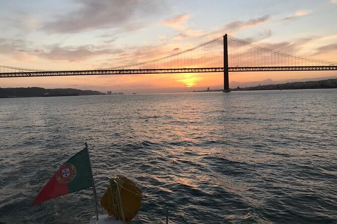 Sailboat Tour in Lisbon with drinks included | Morning and Sunset - Drinks Included: The Welcome Pour That Sets the Tone