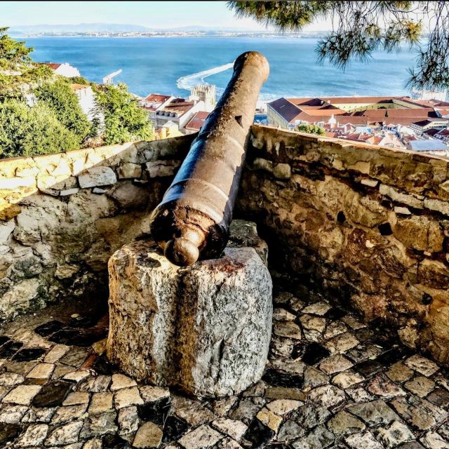 São Jorge Castle Skip-the-line Entry Ticket - Your self-guided route: medieval walls, 10th-century beginnings, and castle grounds