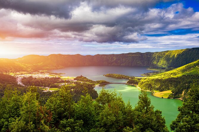 São Miguel 2-Day Tour: East & West Highlights Adventure - Key highlights at a glance