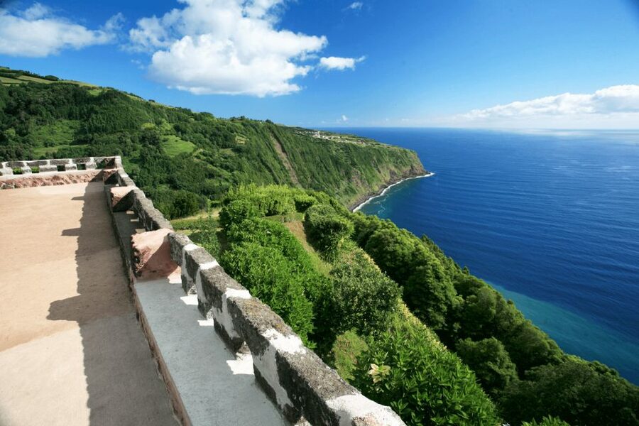São Miguel: Nordeste, Cliffs & Waterfall Day Trip with Lunch - Miradouro do Salto da Farinha: cliffs with a story behind them