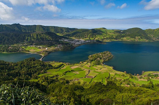 São Miguel West Full Day Tour with Setes Cidades Including Lunch - Lagoa do Canário: a quieter crater lake break
