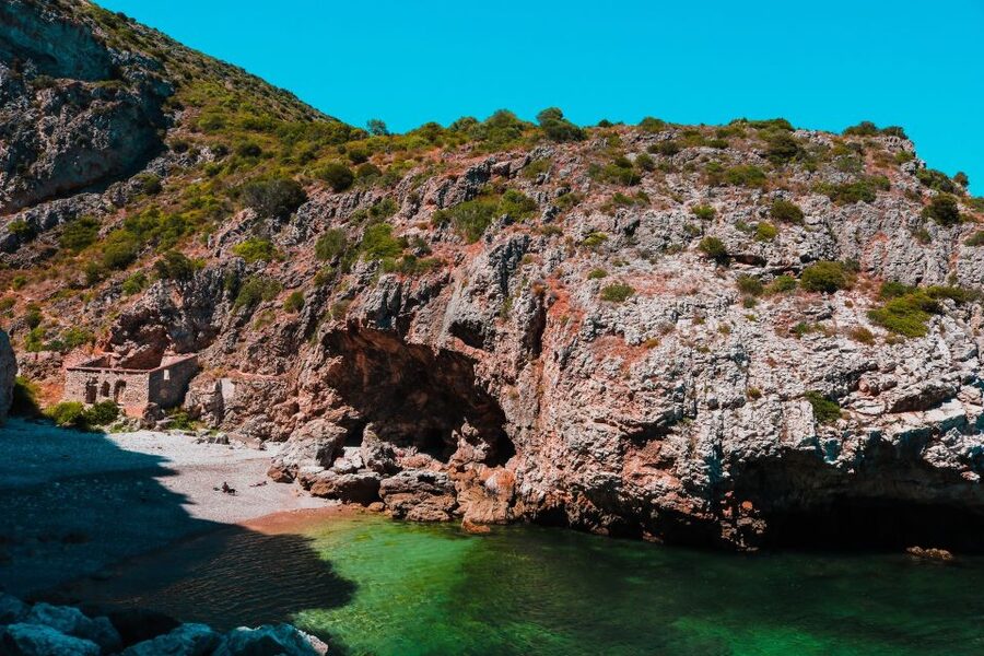 Sesimbra: Arrábida Beaches & Caves Boat Tour with Snorkeling - Safety briefing first, then straight to the Arrábida water views