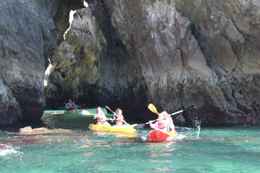 Sesimbra: Ribeiro Cavalo Beach, Caves, & Arrábida Kayak Tour - Arrábida Natural Park coastline: Photo stops and real rock formations