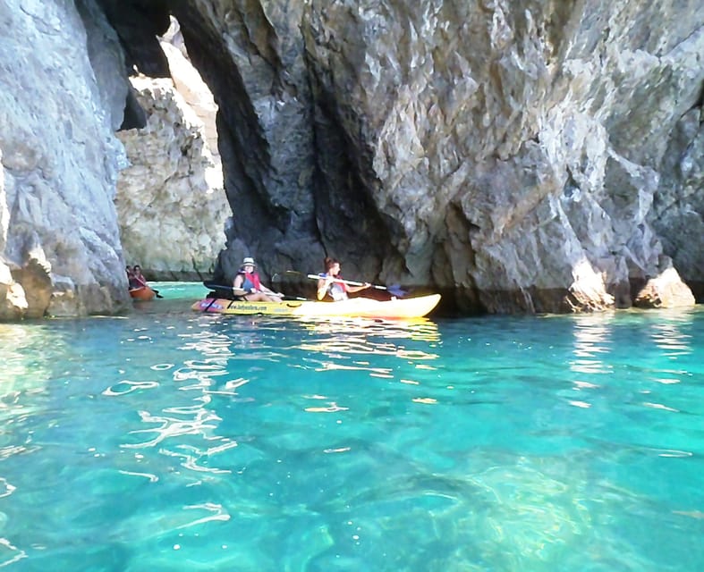 Sesimbra: Ribeiro Cavalo Beach, Caves, & Arrábida Kayak Tour - What the guide actually does with your time (and your freedom)