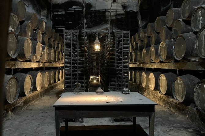 Setúbal Wine Tour with Visit and Tasting at 2 Wineries - The wine tasting part: how to manage tastings up to five wines