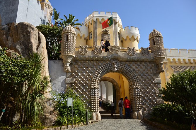 Sintra and Cascais Small Group Tour in a Van With Tickets - Your air-conditioned van, pickup timing, and guide style