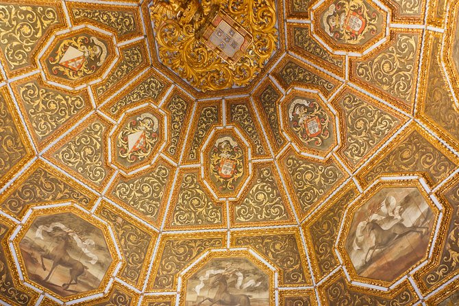 Sintra, Cascais and Estoril Coast with Tickets from Lisbon - The Sintra market stop: souvenirs, quick photos, then back on the bus