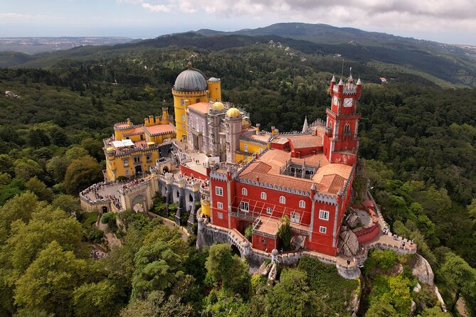 Sintra-Cascais-Pena Palace 8-People Small Group Tour from Lisbon - Sintra’s historic center and why travesseiros are the move