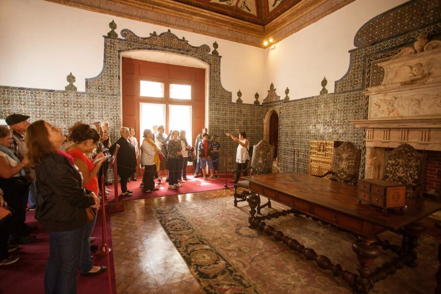 Sintra: Half-Day Tour with Royal Palace Ticket - Parque Natural Sintra-Cascais: Where the Scenery Actually Changes Your Tempo