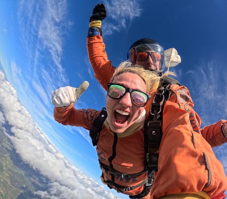 Skydive Algarve: Tandem Skydiving 10.000ft (up to 15.000ft) - A 15-minute plane ride over the Atlantic and Alvor bay