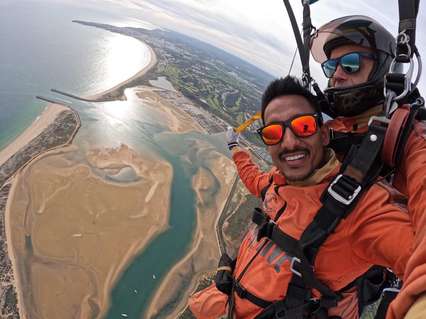 Skydive Algarve: Tandem Skydiving 10.000ft (up to 15.000ft) - Post-jump harness removal, lockers, and your completion certificate