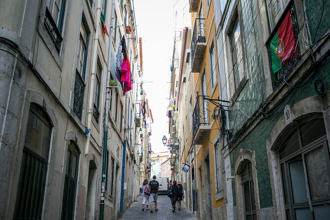 Song of the Sea: Fish, Seafood and Tradition in Lisbon’s Port Zone - Stop 1: Time Out Market Lisboa, your food map in hour one