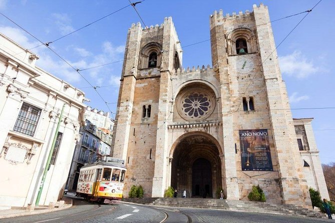 Special Guided Tour of Tuk Tuk Lisbon Historic 2 Hours - São Pedro de Alcântara and the Manueline train station stop