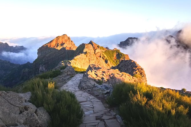 Sunrise Guided Hike PR1 Pico do Areeiro Pico Ruivo small group - Pico Ruivo stop: the highest point experience, even when clouds play tricks