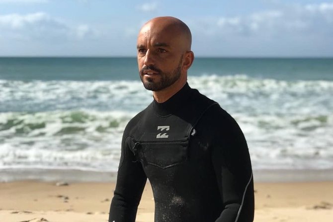 Surf lessons in the Algarve - From Praia de Carvoeiro to the water: pickup and the simple logistics