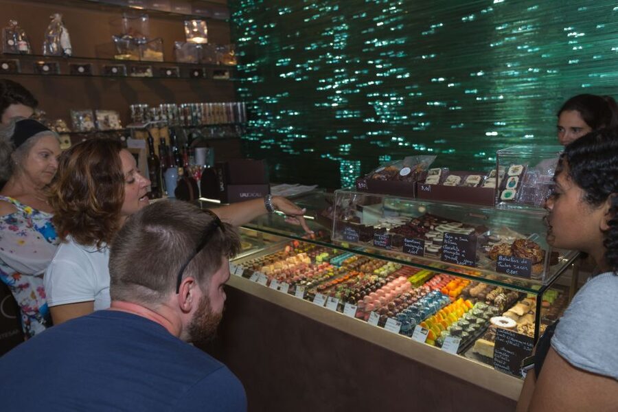 Taste Funchal: food, wine and cultural tour - Market Stops in Funchal, From Fruit to Honey Cake and Cookies