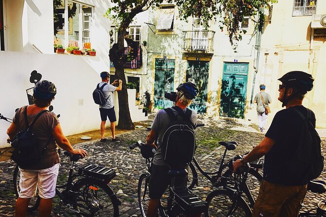 The 7 Hills Tour of Lisboa - The guide factor: stories, photo help, and local texture