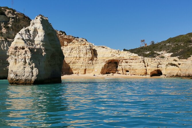 Tour to Benagil Caves and Coastline in Albufeira - Top deck vs. shade: how to get the best views without stressing