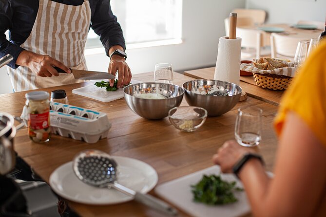Traditional Portuguese Cooking Class in Lisbon - Where to meet in Lisbon, and how to plan your ride