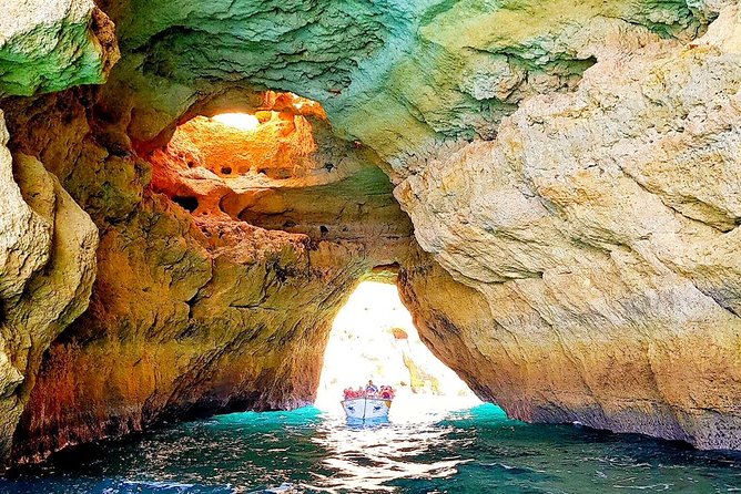 Traditional Tour - Benagil Cave - What it feels like on the water: safe, quick, and never too crowded